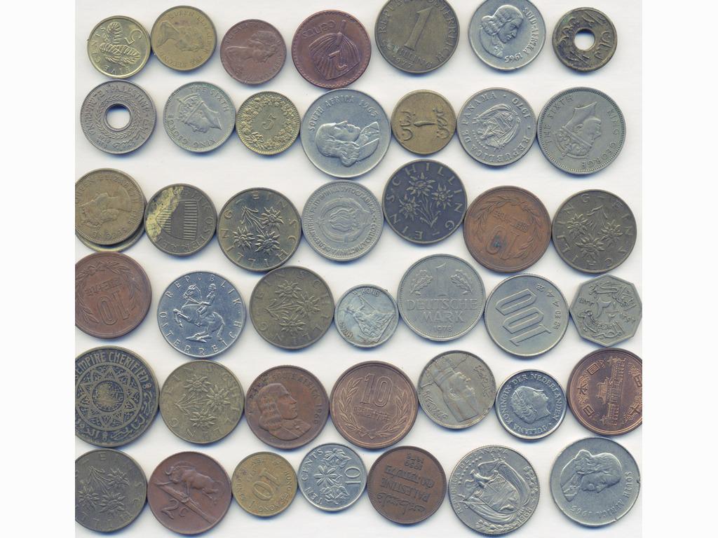 42 Assorted World Coin Lucky Dip (1 of 5)