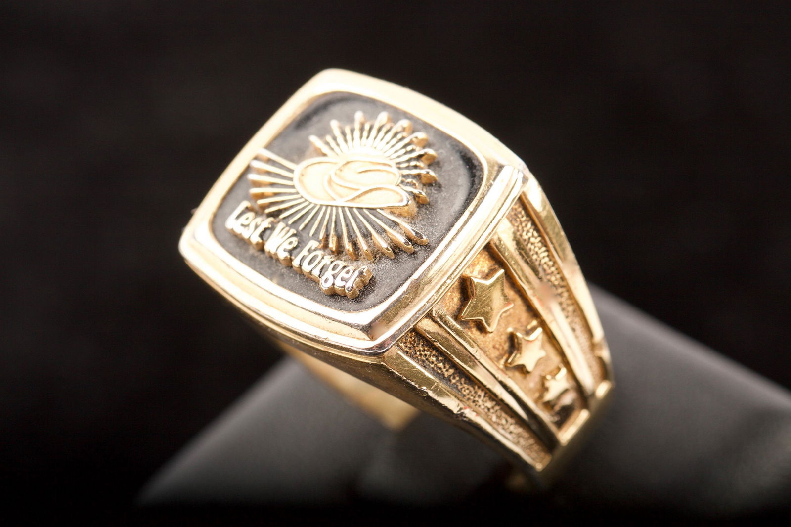 Sterling Silvergilt "Lest We Forget" ANZAC Ring (1 of 2)