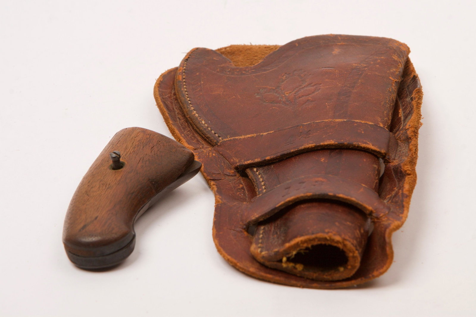 Pistol Holster and Pistol Grip: Quantity: 2 Condition: Fair Condition Origin: American Materials: Leather Item location: NSW, Australia Shipping: In-house shipping available (+5%)