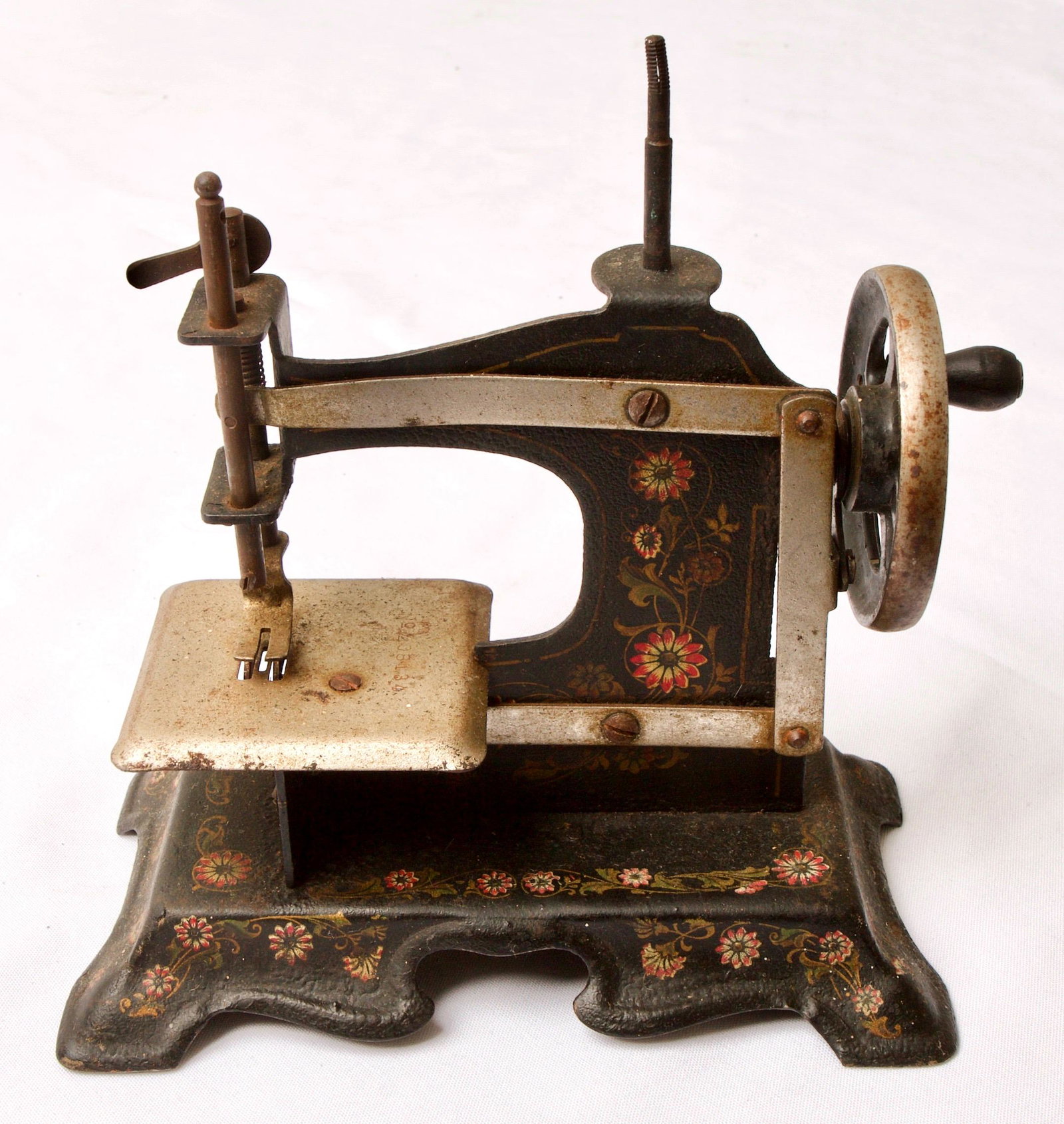 Mechnical Sewing Machine: Miniature Travel Hand-operated Mechanical Sewing Machine Quantity: 1 Condition: Fairly Good Height: 18cm or approximately 7.09 inches Width: 19cm or approximately 7.48 inches Depth: