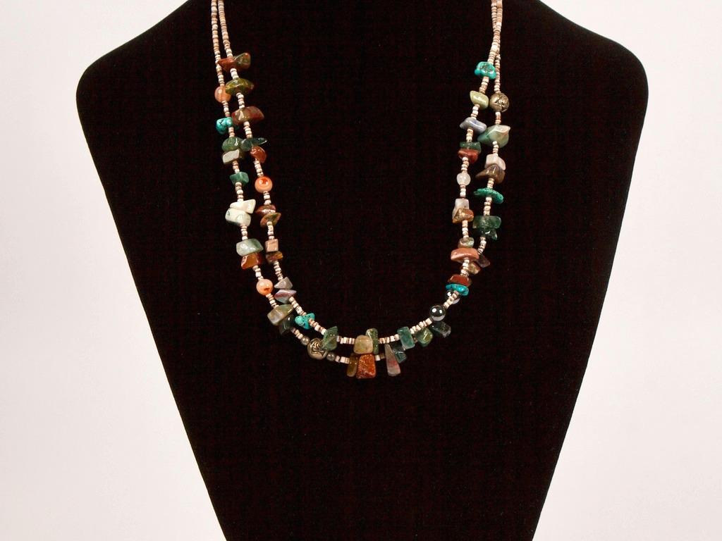 Native American Shell, Turquoise & Mixed Rock Necklace: Native American Shell, Turquoise and Mixed Rock Necklace Weight 49g, Length 58cm Quantity: 1 Condition: Good Width: 58cm or approximately 22.83 inches Weight: 49g or approximately