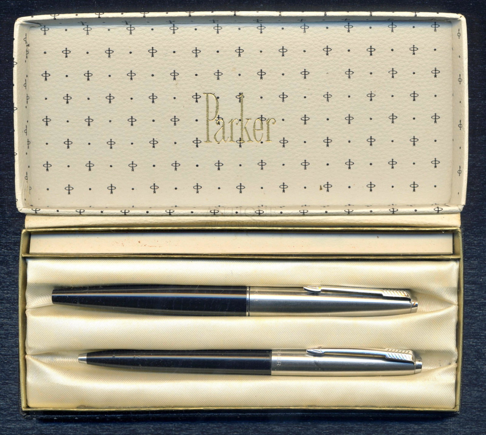 Parker Original Pens - Fountain and Ball (2): Two (2) Parker Pens (One Fountain) Quantity: 2 Condition: Untested Materials: Metal Item location: NSW, Australia Shipping: In-house shipping available (+5%)