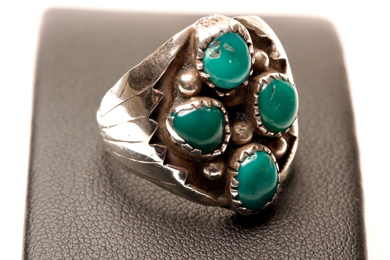 Native American Turquoise & Sterling Silver Ring: Native American Turquoise and Sterling Silver Ring Size N, Weight 7.1g International Ring Size Conversion Chart - http://www.ringsizes.co/ Quantity: 1 Condition: Fair - Good Condition Weig