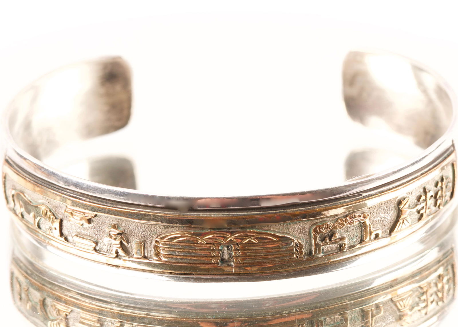 Native American Sterling Silver Cuff Bracelet: Signed by Maker "TT" Internal Circumference: 15 cm Gap 3.5 cm Quantity: 1 Condition: Good Condition Weight: 28.3g or approximately 1oz Origin: American > North American > Nat