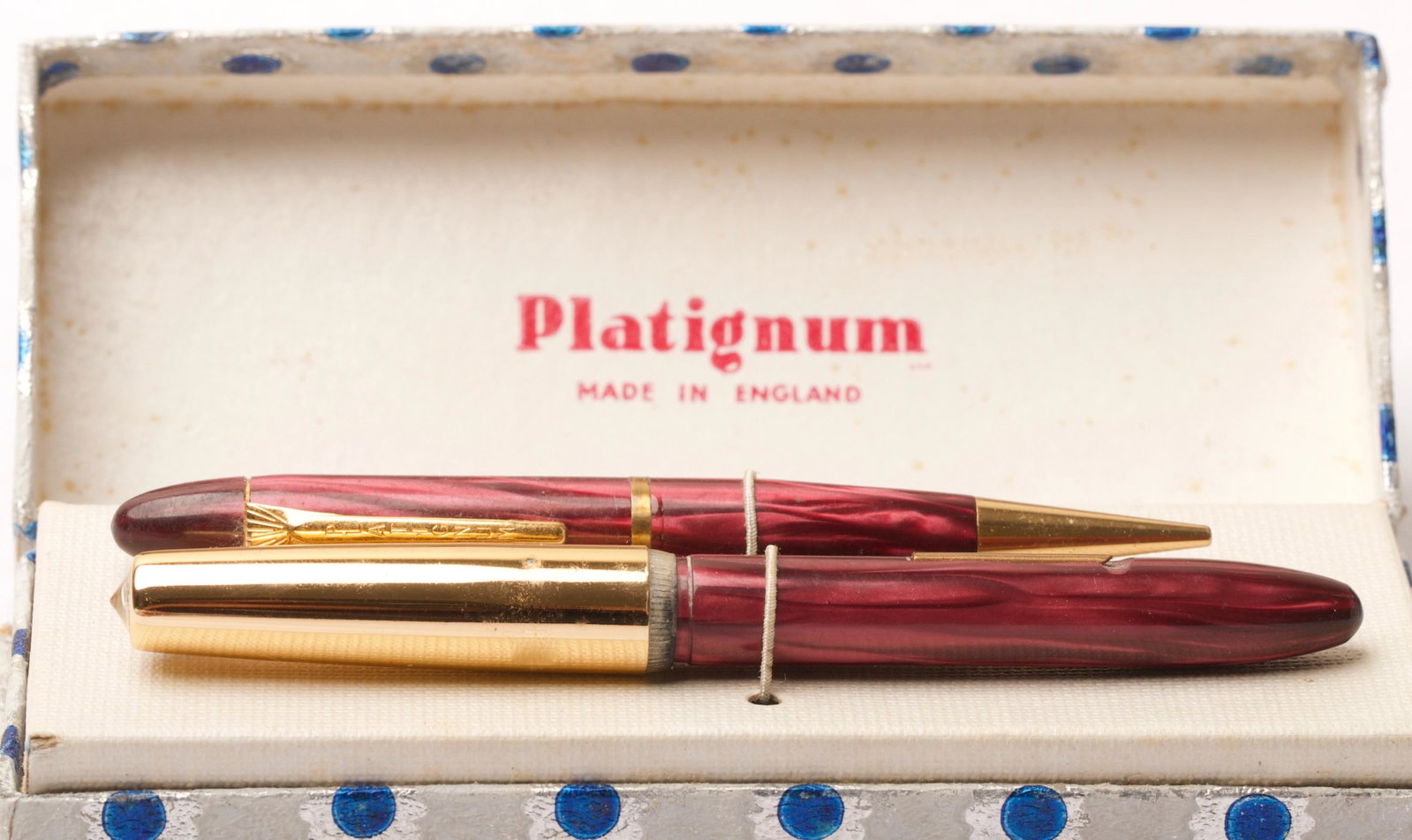 Vintage Platignum Pen Set: includes one Fountain and one Ballpoint. Made in England Quantity: 2 Condition: Untested Weight: 48.5g or approximately 1.71oz Origin: European > English Item location: NSW,