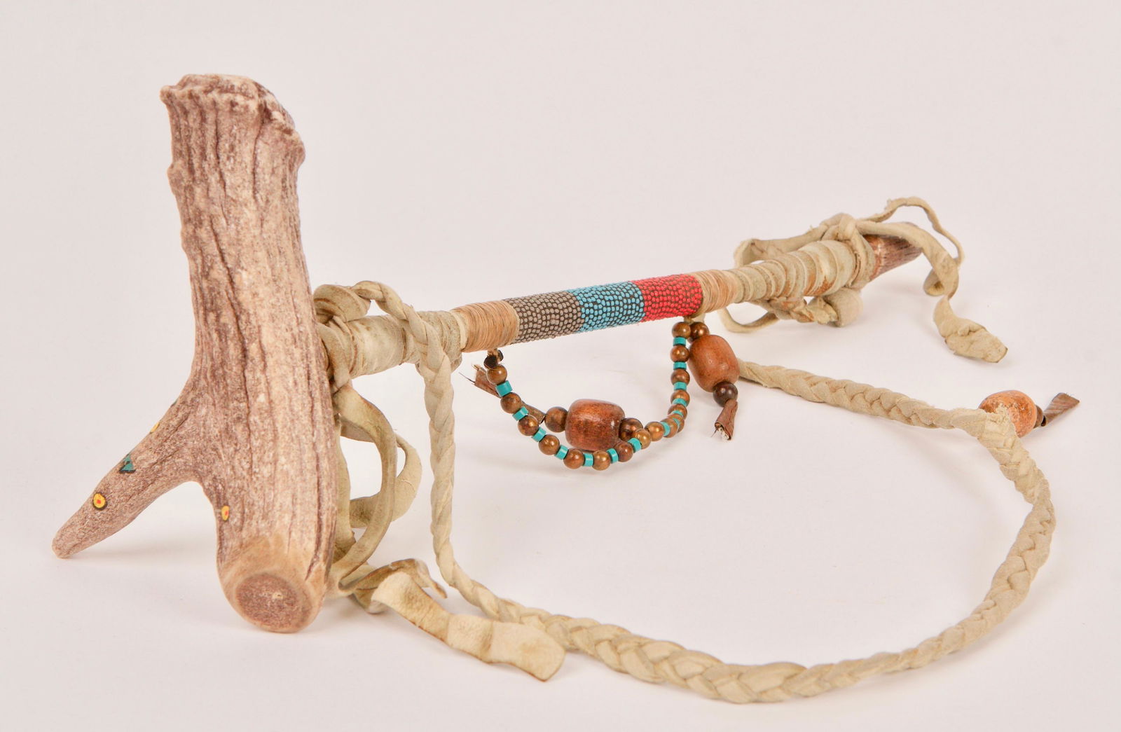 American Peace Pipe: Peace Pipe decorated with Native American beads, composite construction Quantity: 1 Condition: Damaged Rim Origin: American Materials: Beaded Item location: NSW, Australia