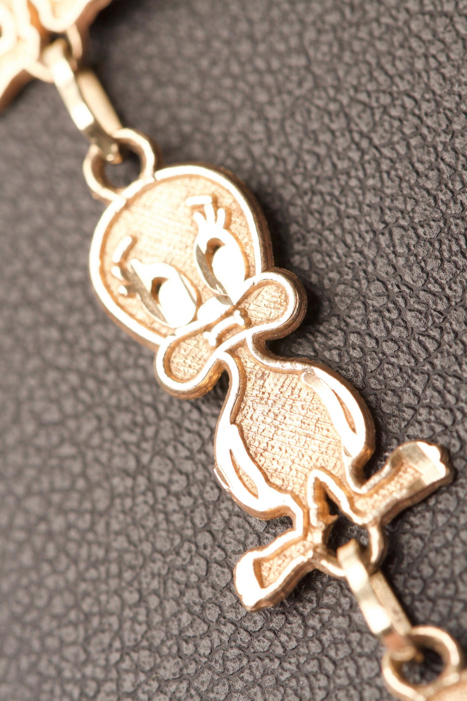 10K Yellow GOLD Tweety-Bird Bracelet: Quantity: 1 Condition: Good Length: 18cm or approximately 7.09 inches Weight: 4.2g or approximately 0.15oz Materials: 10k Gold | Yellow Gold Item location: NSW, Australia Sh