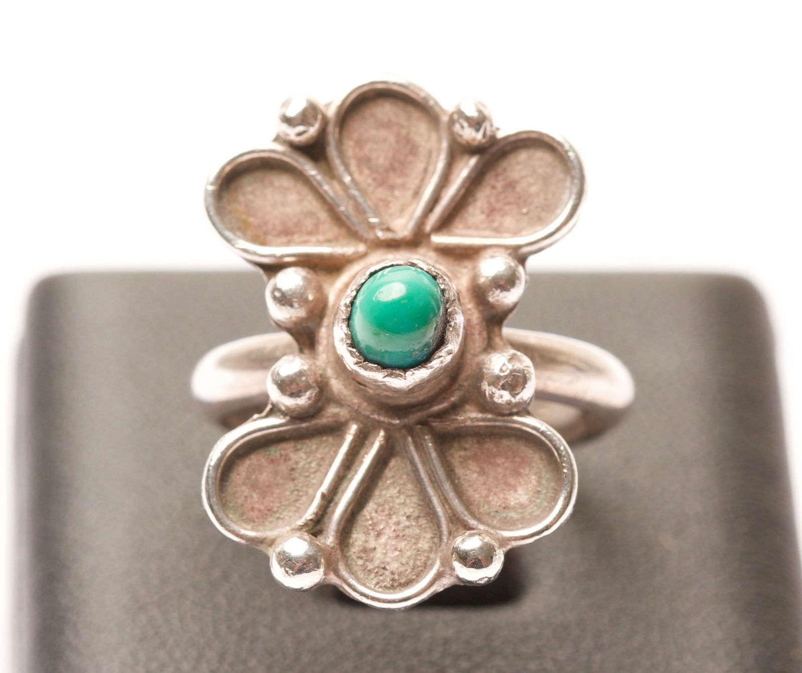 Zuni Turquoise & Sterling Silver Floral Decorated Ring: Quantity: 1 Condition: Good Weight: 5.8g or approximately 0.2oz Origin: American > North American > Native American > Zuni Materials: Sterling Silver (.925) | Turquoise Item location: