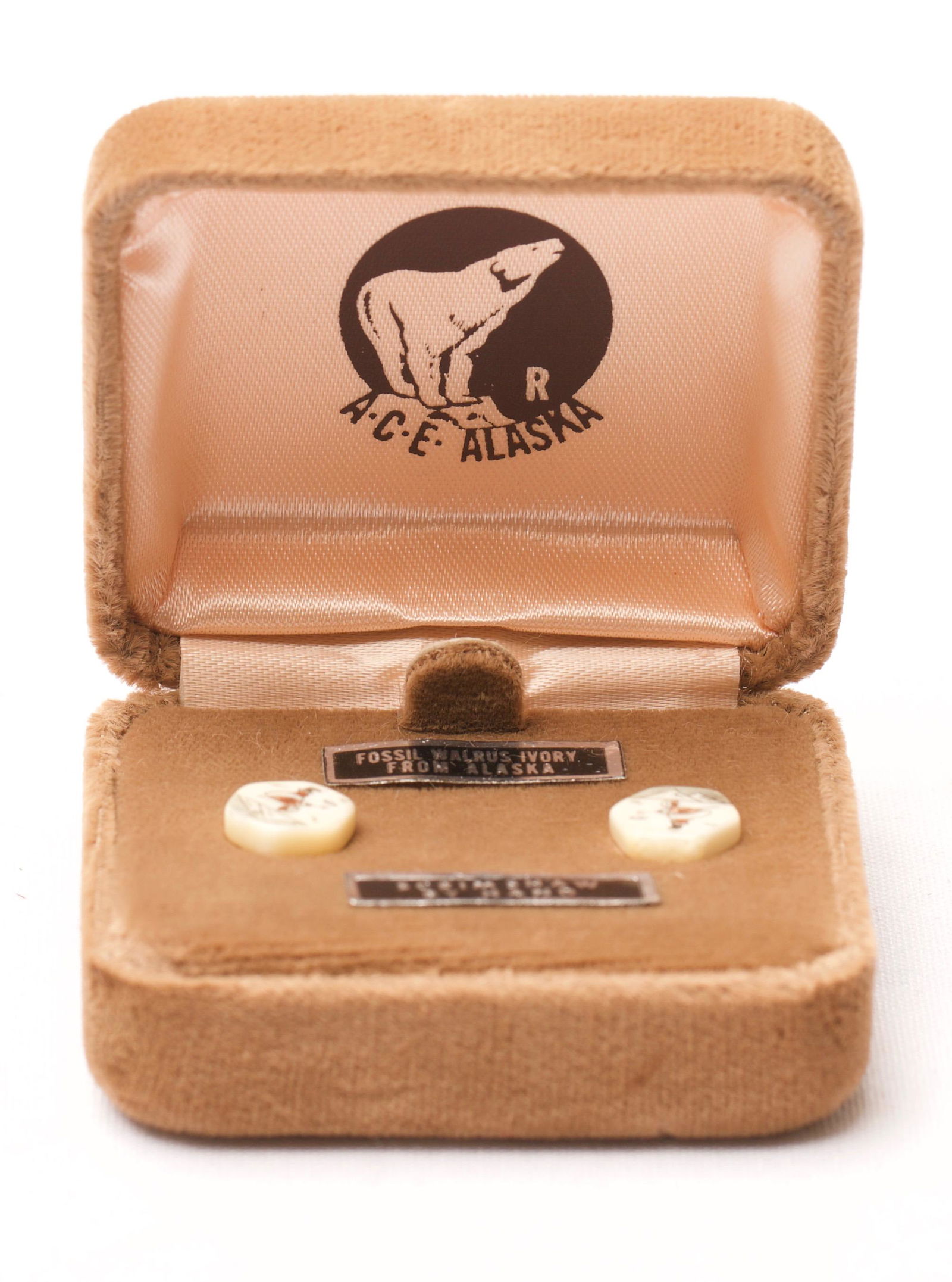 Fossil Walrus Scrimshaw Hand Carved Cuff Links: Quantity: 2 Condition: Fairly Good Item location: NSW, Australia Shipping: In-house shipping available (+5%) see Payments and Shipping information