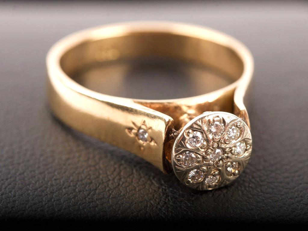 Vintage 9K Yellow GOLD Ring (1 of 3)