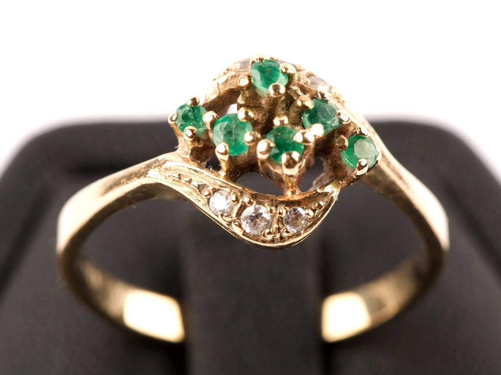 9K Yellow Gold & Emerald Ring (1 of 3)