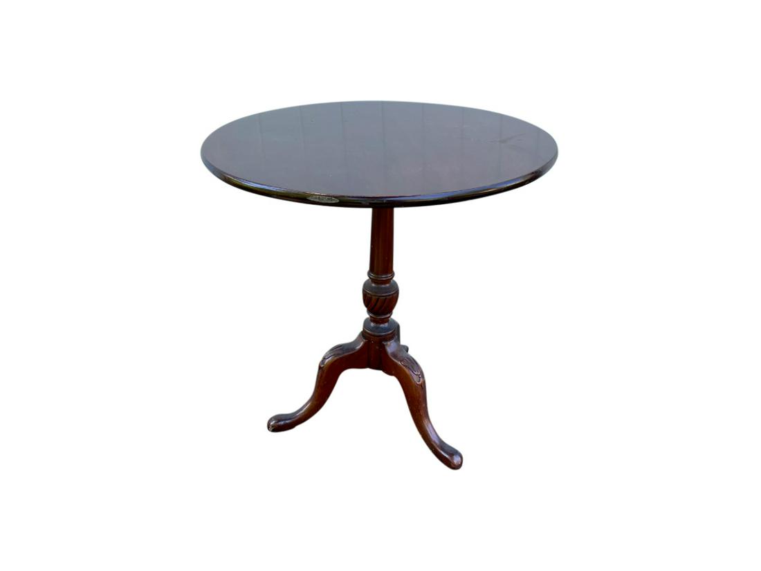 Round Tea Table: 28.5in h