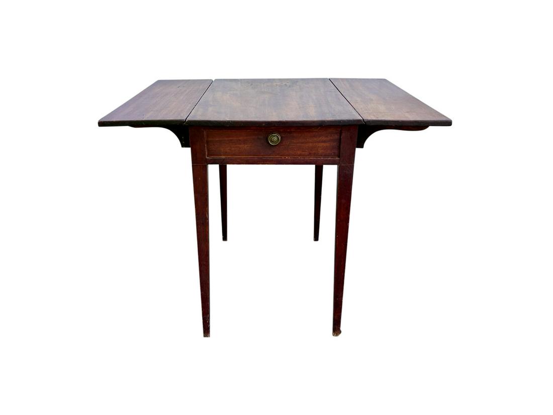 Antique Drop Leaf Table: 35in w x 29in d x 27.5in h, closed: 19in w