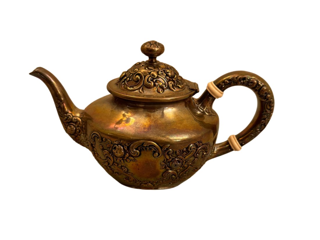 Victorian Sterling Silver 1.5 Pint Teapot (1 of 6)