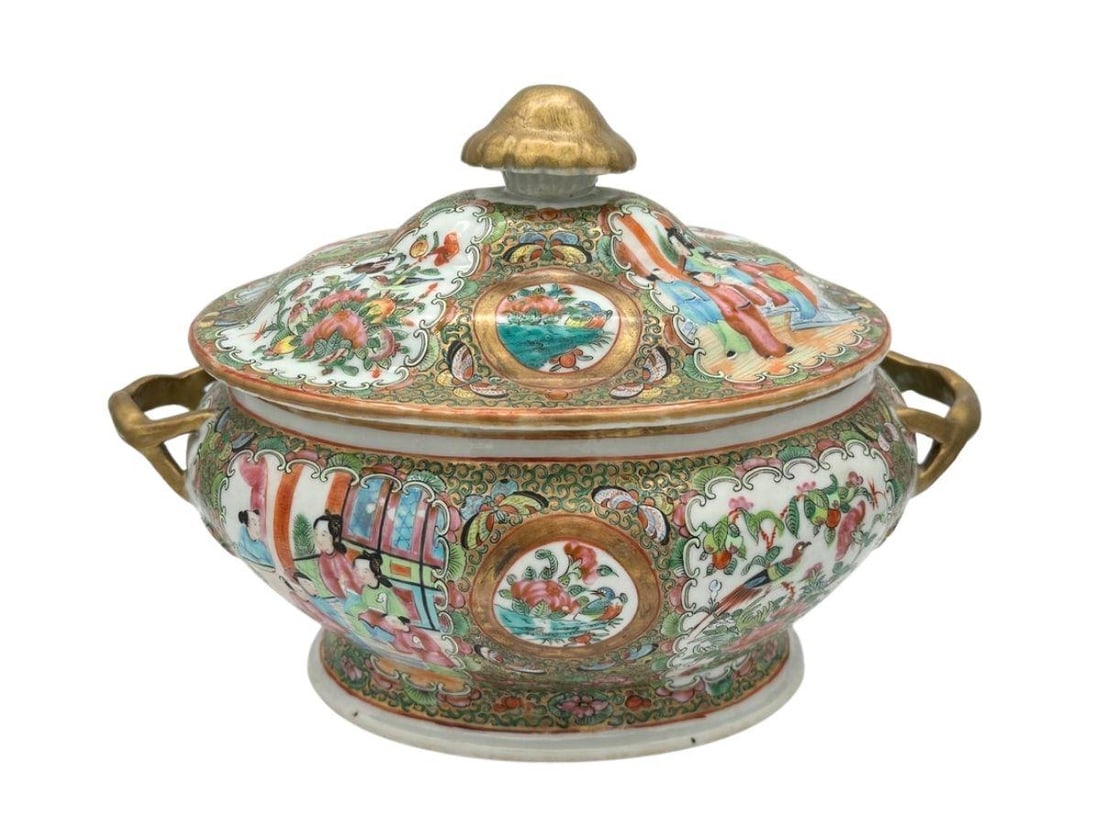 Rose Medallion Soup Tureen, 9in: 13in w x 8in x 9in h