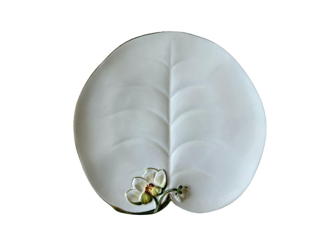 Rare George Jones Pond Lily Plate, Circa 1870's: 8.75in w x 8.25in h 1in h