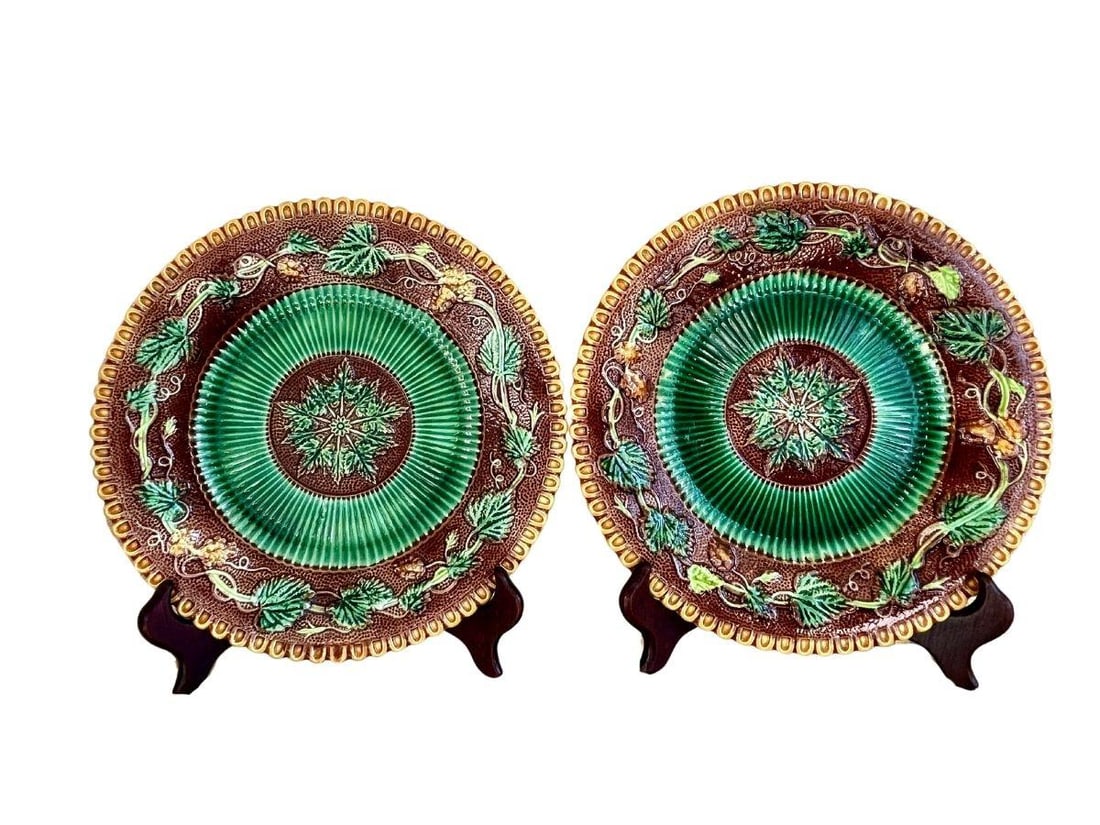 George Jones Majolica Plates, Pair: 9.25in diameter x 1in h