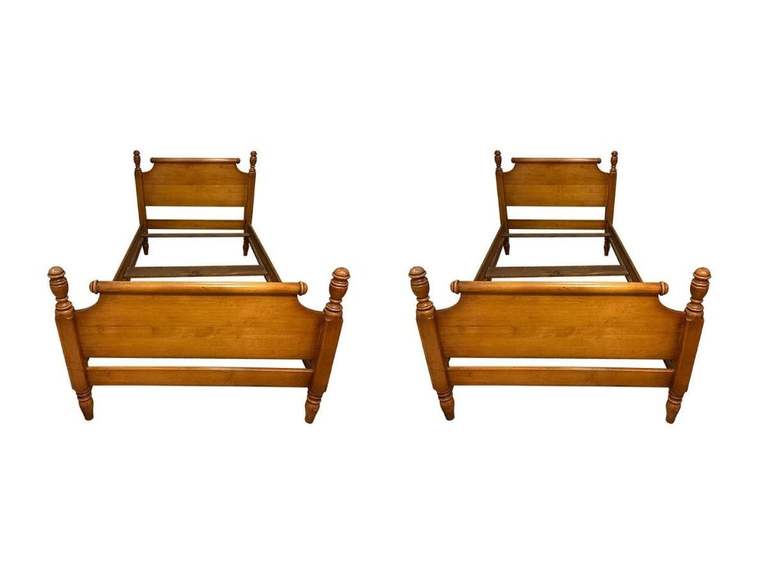Vintage Solid Maple Twin Beds, Pair (1 of 11)