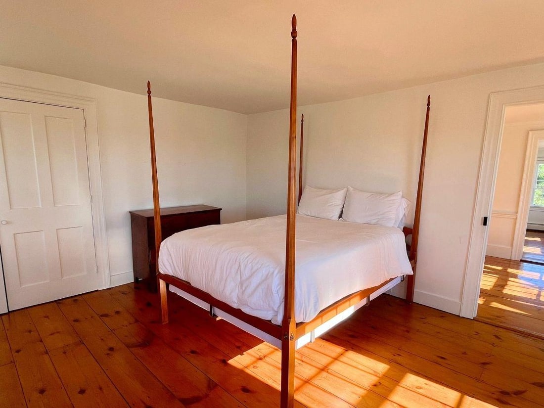 Eldred Wheeler Four Poster Tiger Maple Bed, Queen (1 of 16)