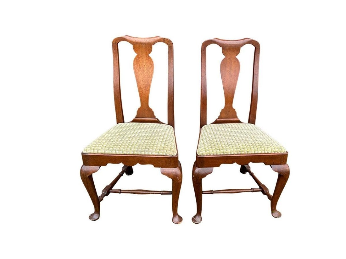 Vintage Kittinger Queen Anne Side Chairs, Pair: 21in w x 18in d x 39in h, Seat height: 19in