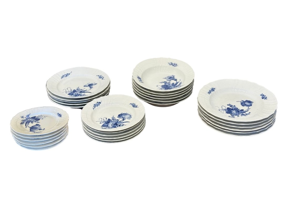 Royal Copenhagen Blue Flowers Braided Dinnerware, 29 Piece Collection (1 of 17)