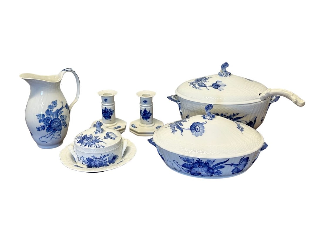 Royal Copenhagen Blue Flowers Braided Serving Collection (1 of 20)