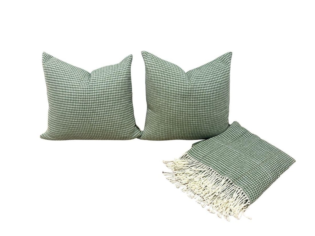 Green & White Pillows & Blanket: 18in x 16in. Nido Notte Italia.