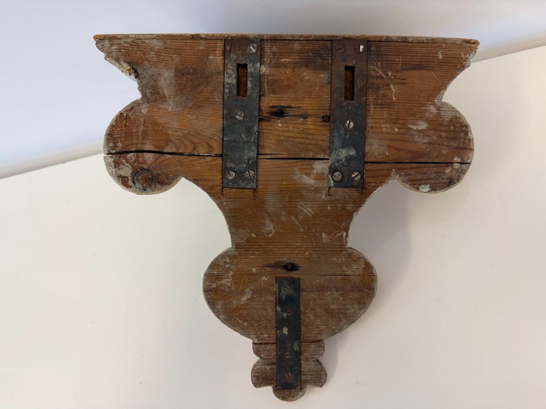 Antique Gilded Wall Bracket - 4