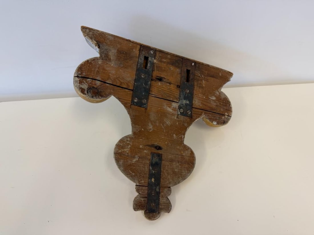 Antique Gilded Wall Bracket - 8