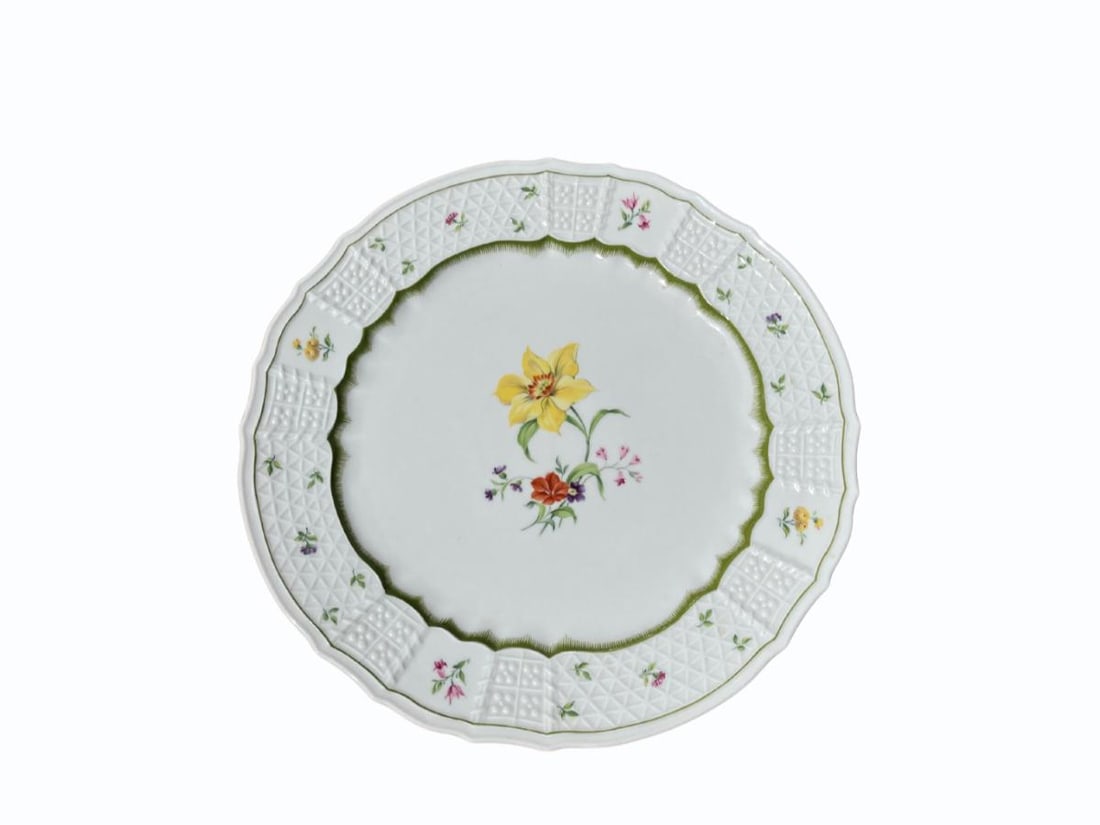 Heinrich Chambord Platter: 12.5in. diameter. PLEASE READ BEFORE BIDDING: There is one scheduled pickup date for this auction on Friday, May 15th from 9am- 12pm at a private residence in Rye, NY. The address will be shared to al