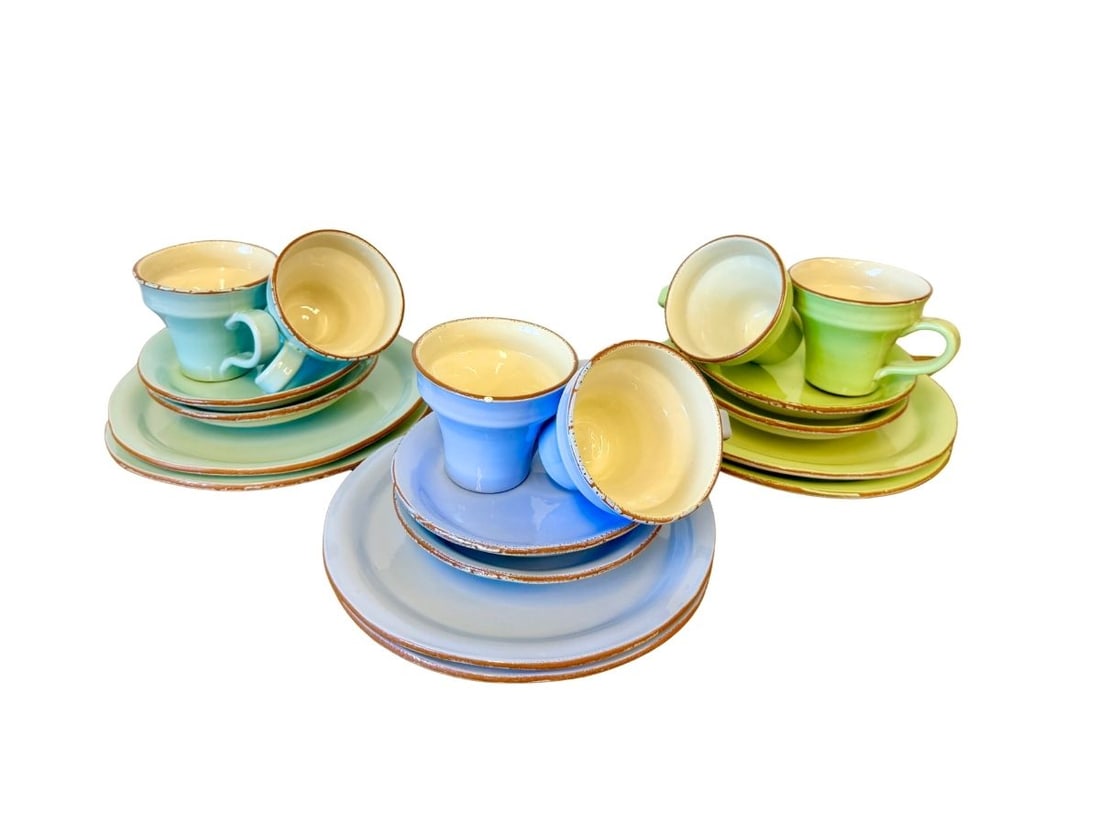 Collection of Vintage Vietri Cucina Fresca Italy Dinnerware: 6 Large plates 10.75in diameter x 1in, 12 small plates 7.5in diameter x 1.5in d, 6 mugs 6in w x 4.5in d x 4in h