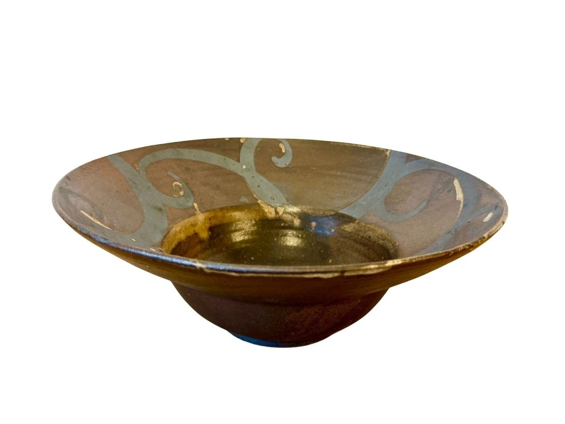 Liz Kinder Studio Pottery Bowl, Signed: 11.25in diameter x 4in h