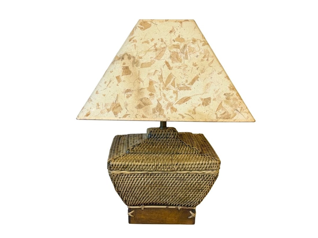 Mid Century Vintage Wicker Table Lamp: 11.5in w x 13in d x 25in h, Shade 18in w x 18in d x 12in l