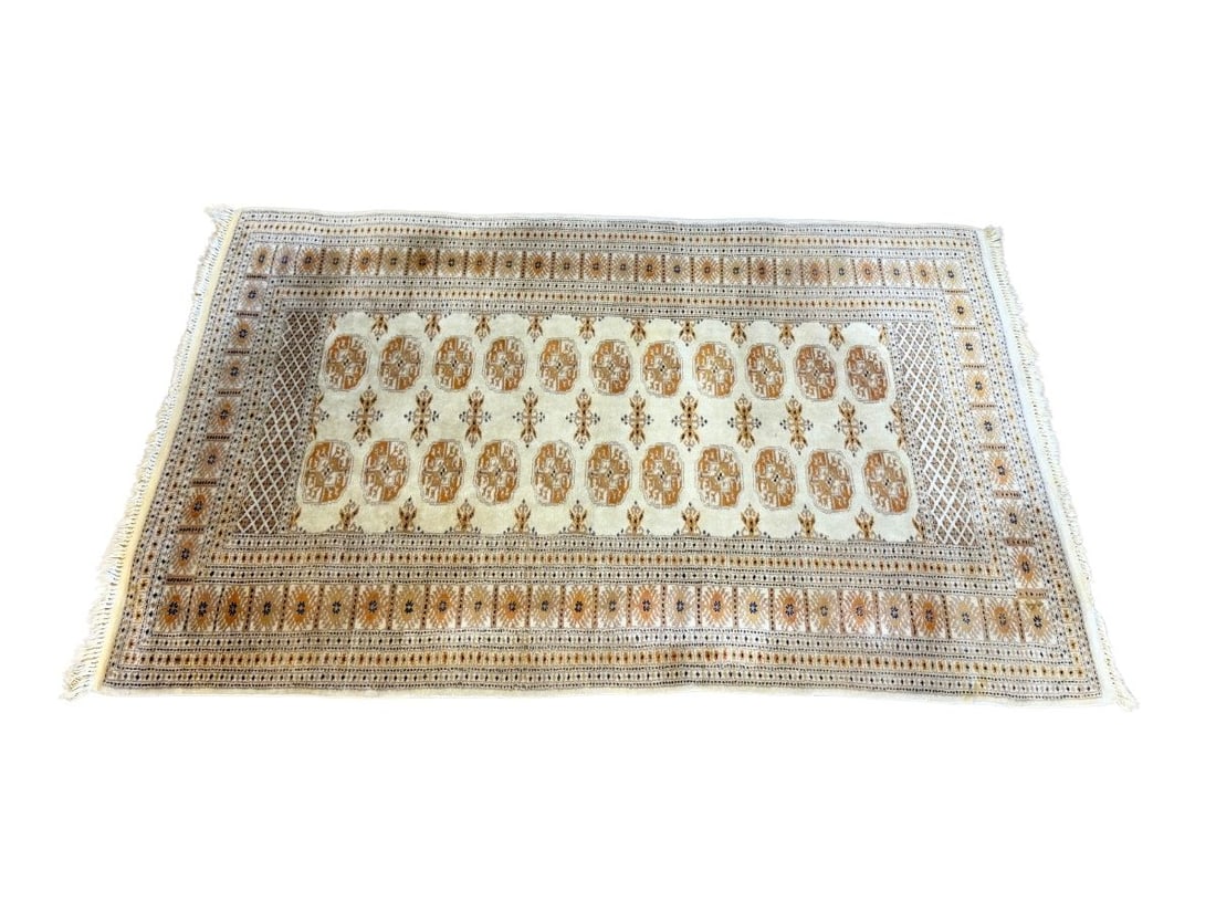 Vintage 4 x 7 Hand Knotted Wool Rug: 50in w x 80in l