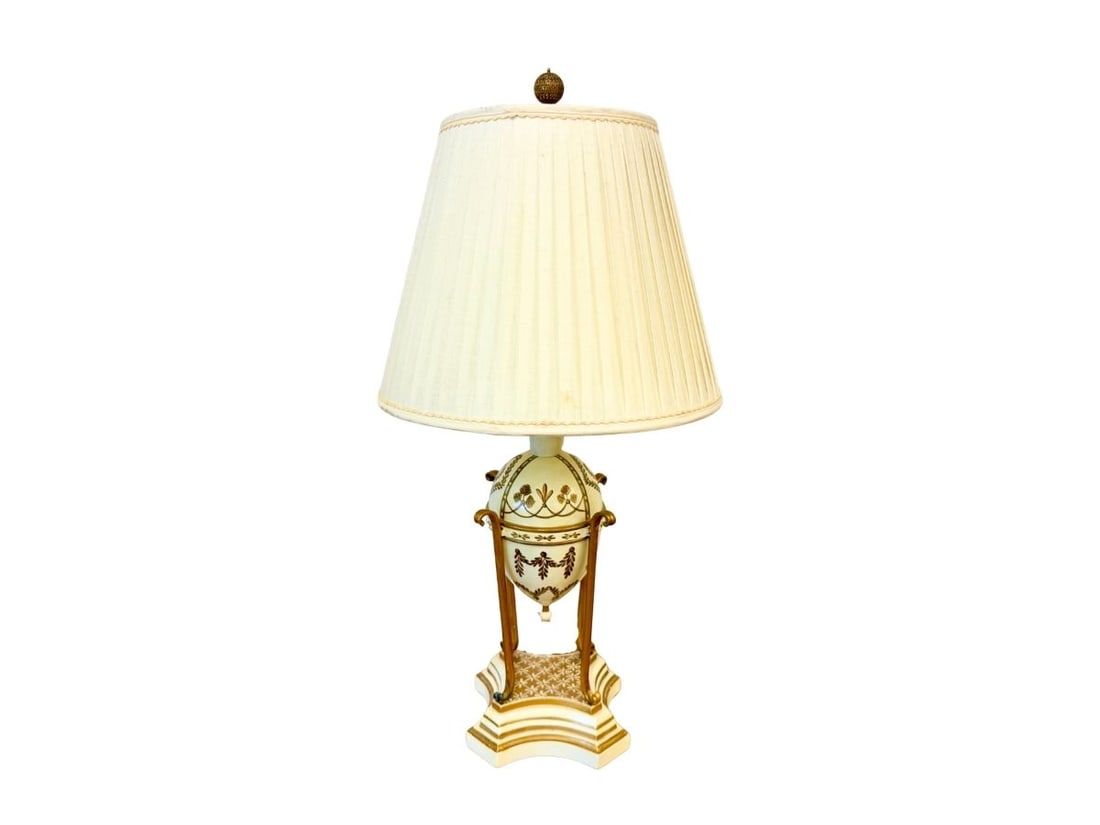 French Style Tole Table Lamp: 7.5inw x 7.5in d x 29in h, shade 14in diameter x 11in h