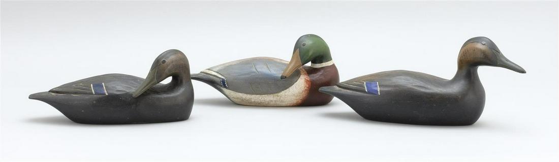THREE HANK WALKER HALF-SIZE DUCKS Newbury,: THREE HANK WALKER HALF-SIZE DUCKS Newbury, Massachusetts, 1921-1996 Two black ducks and a mallard drake. Lengths from 10" to 12".