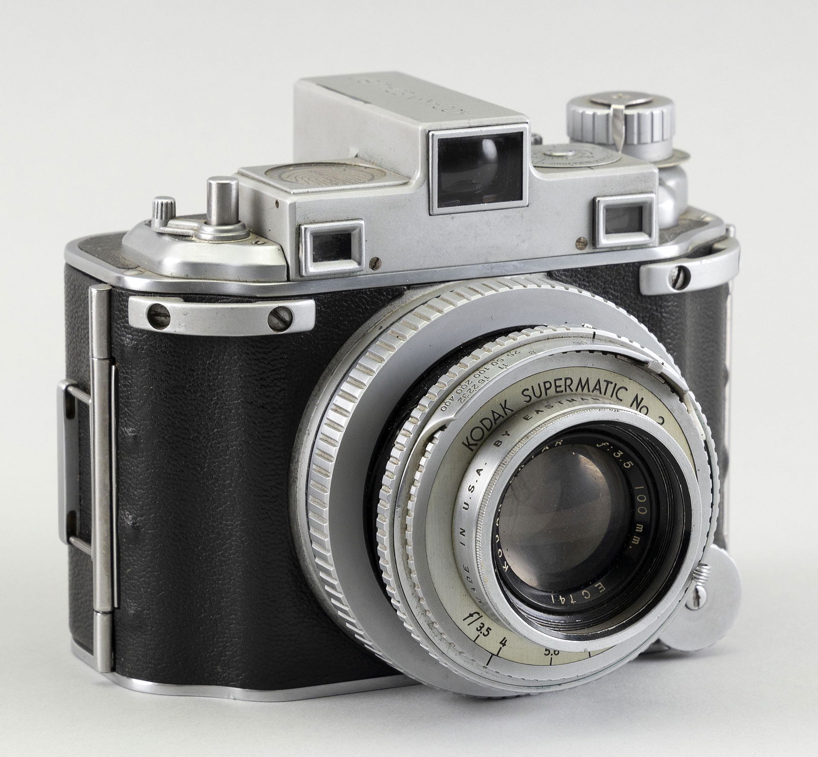 KODAK MEDALIST CAMERA Circa 1941 (1 of 3)