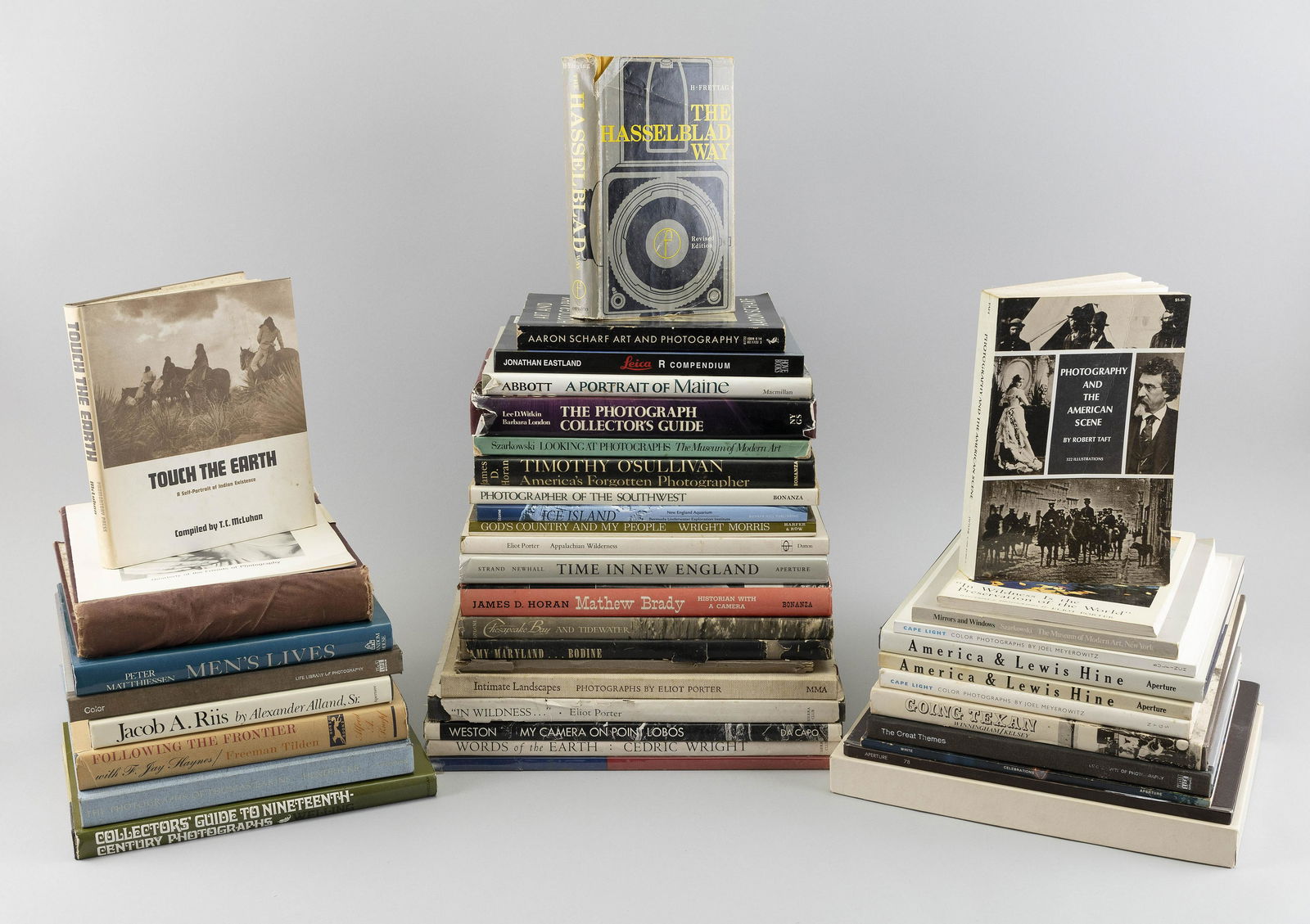 APPROX. FORTY BOOKS ON PHOTOGRAPHY: APPROX. FORTY BOOKS ON PHOTOGRAPHY Includes volumes on Jacob Ritts, Edward Weston, Hasselblad cameras, etc.