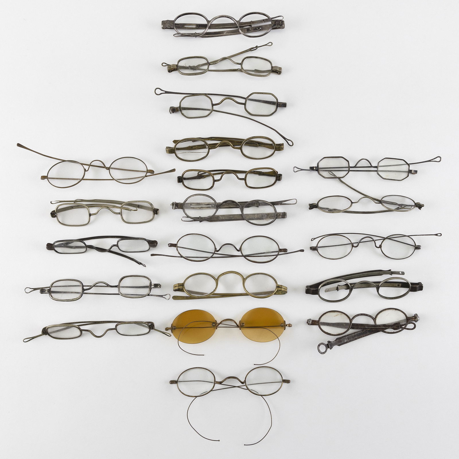APPROX. TWENTY PAIRS OF EYEGLASSES 19th Century Lengths: APPROX. TWENTY PAIRS OF EYEGLASSES19th CenturyWire and metal frames. Some with lenses missing.Lengths approx. 4.5".