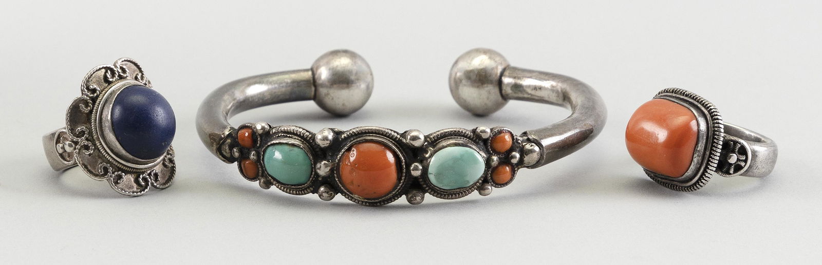 THREE PIECES OF MONGOLIAN SILVER JEWELRY (1 of 6)