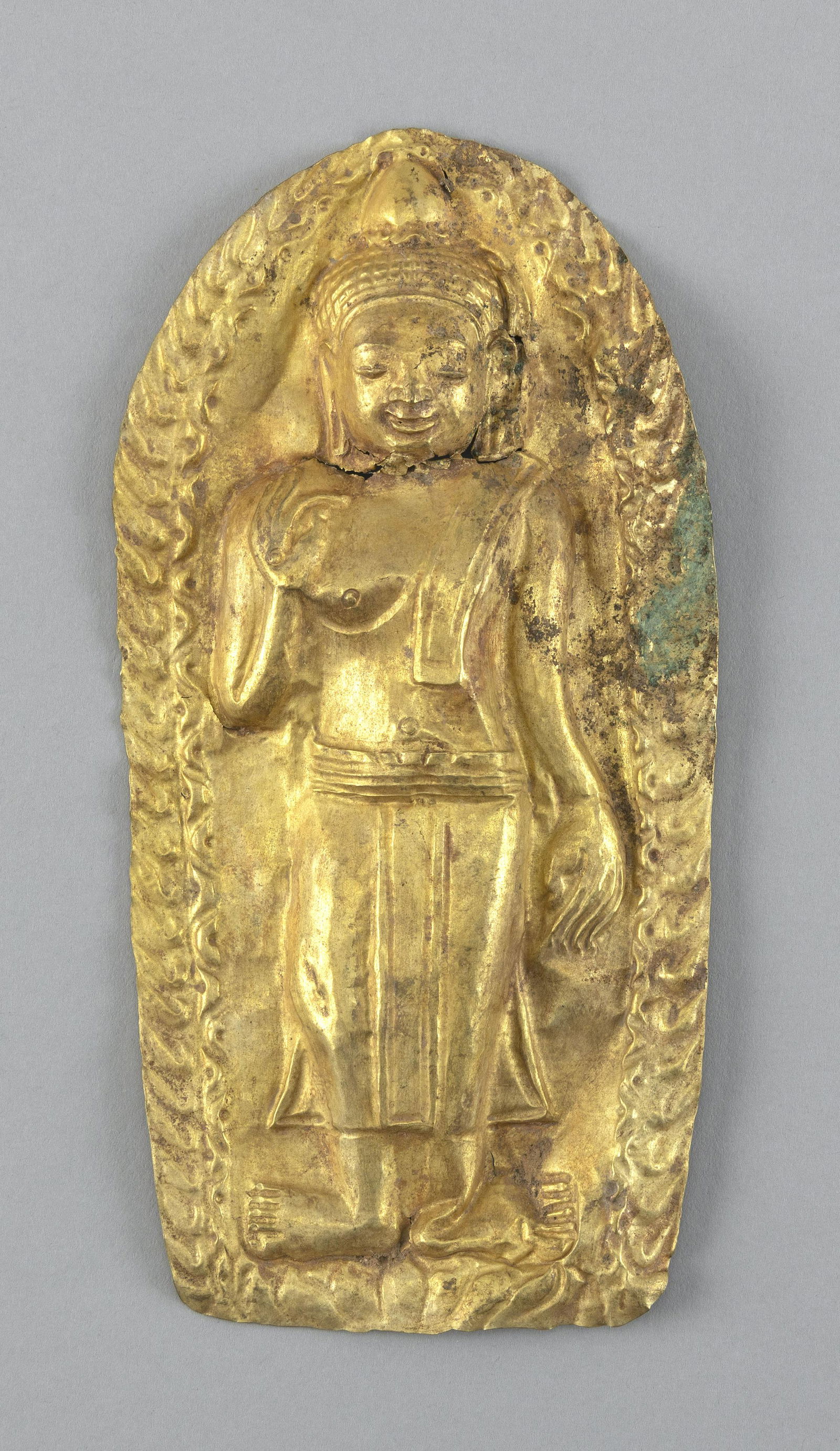 GOLD REPOUSSÉ BUDDHIST VOTIVE PLAQUE Mon-Burmese, 11th (1 of 2)