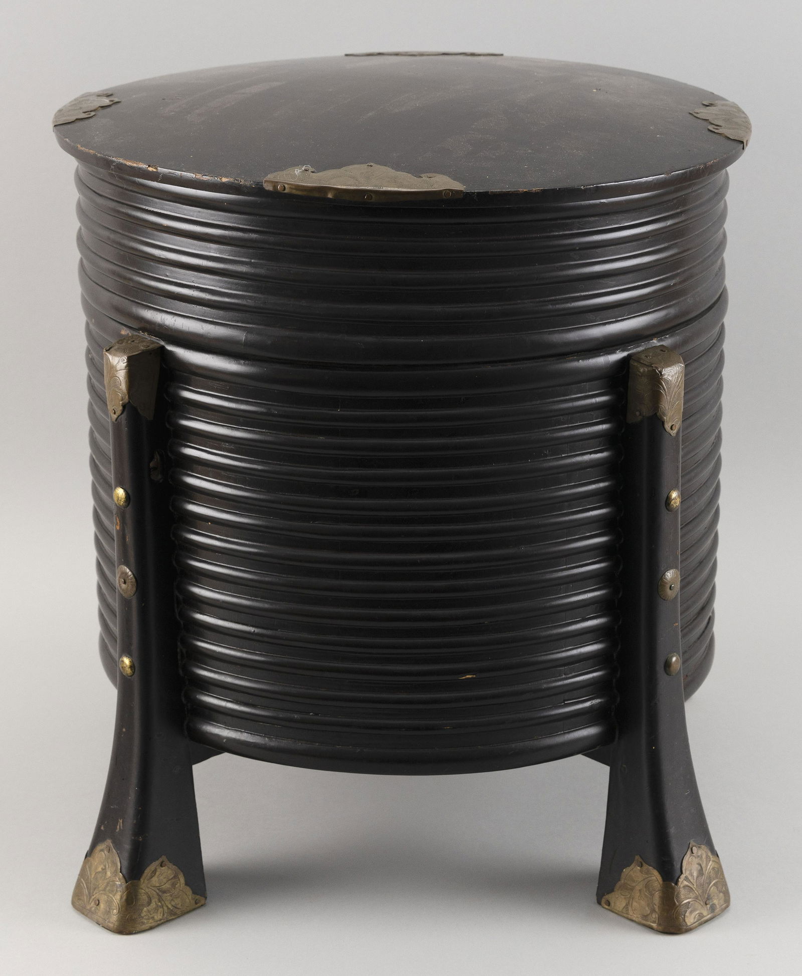 JAPANESE BROWN LACQUER COVERED SHELL BOX Meiji Period (1 of 4)