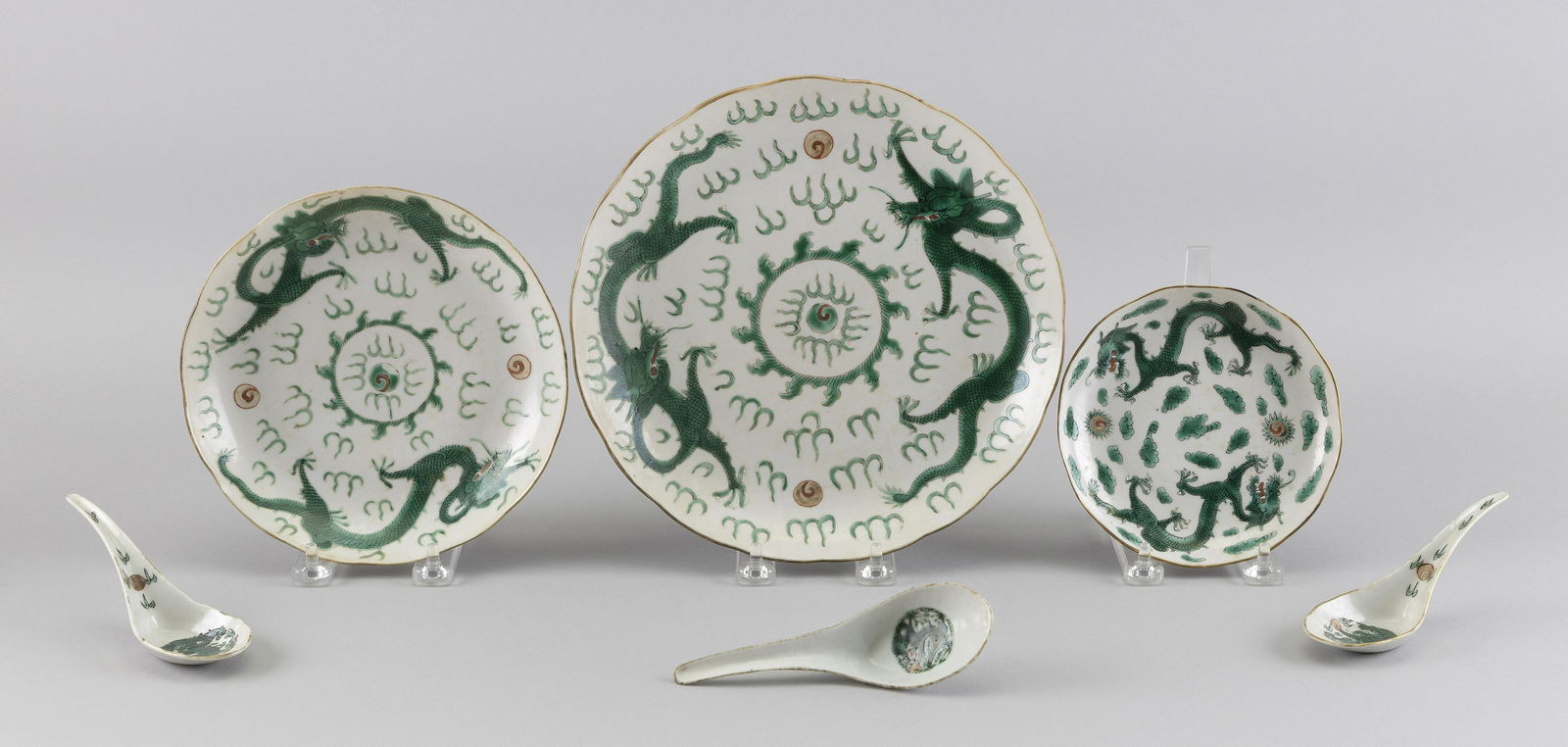 SIX PIECES OF CHINESE FAMILLE VERTE PORCELAIN Late (1 of 4)