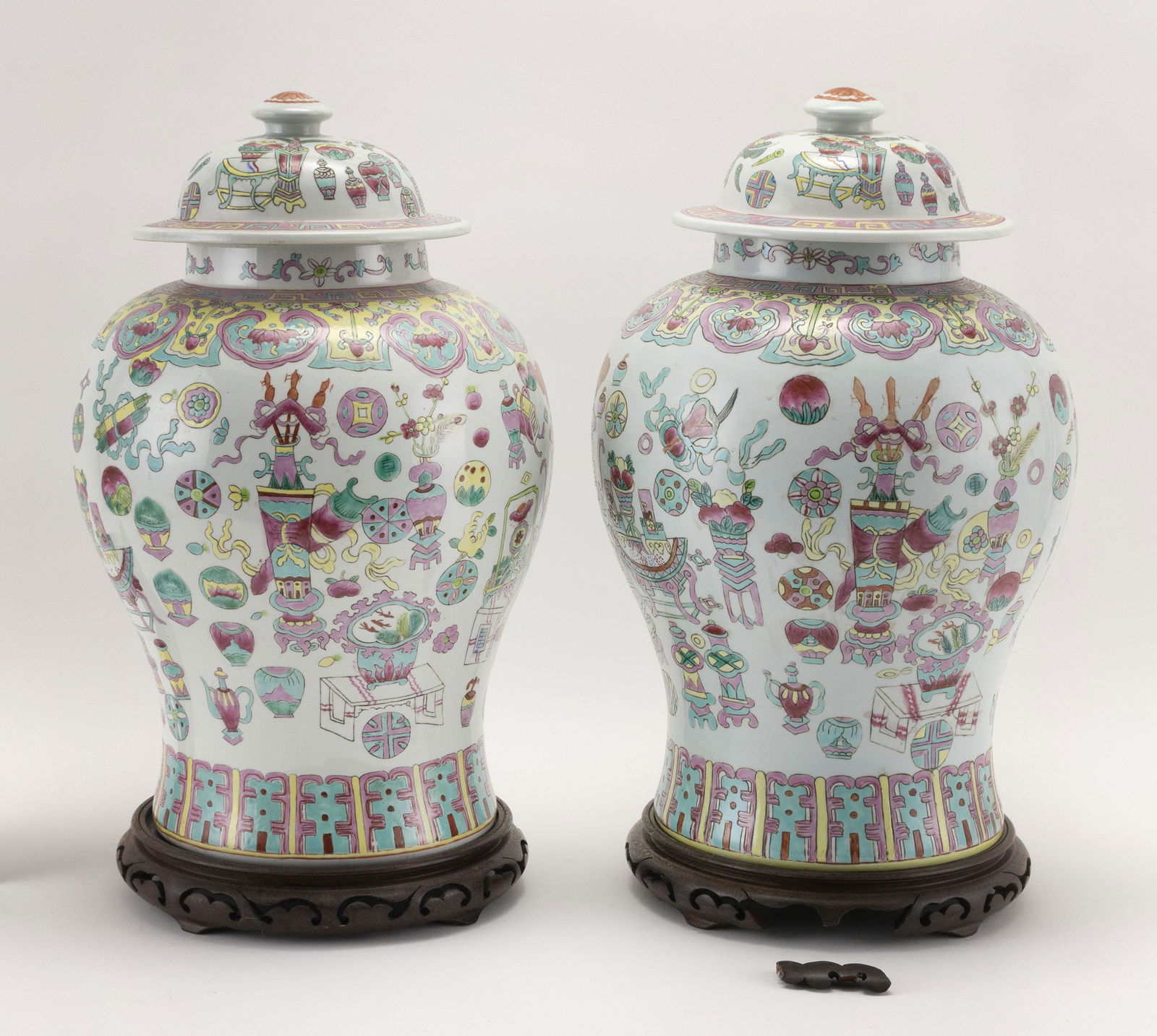 PAIR OF CHINESE EXPORT PORCELAIN COVERED TEMPLE JARS (1 of 3)