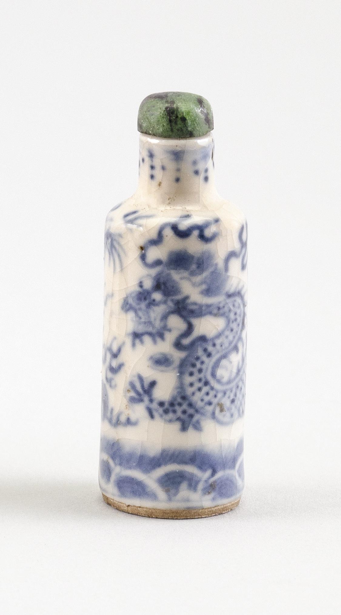CHINESE BLUE AND WHITE PORCELAIN MINIATURE SNUFF BOTTLE (1 of 3)