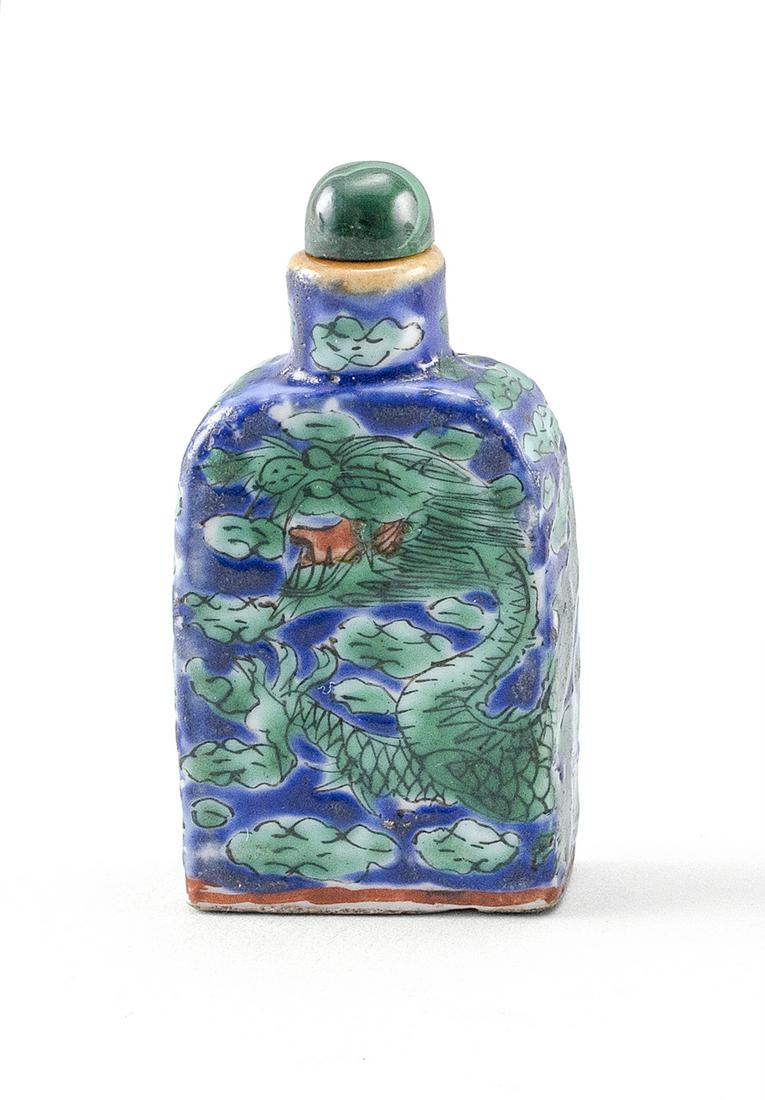CHINESE BLUE AND GREEN PORCELAIN SNUFF BOTTLE 20th (1 of 3)