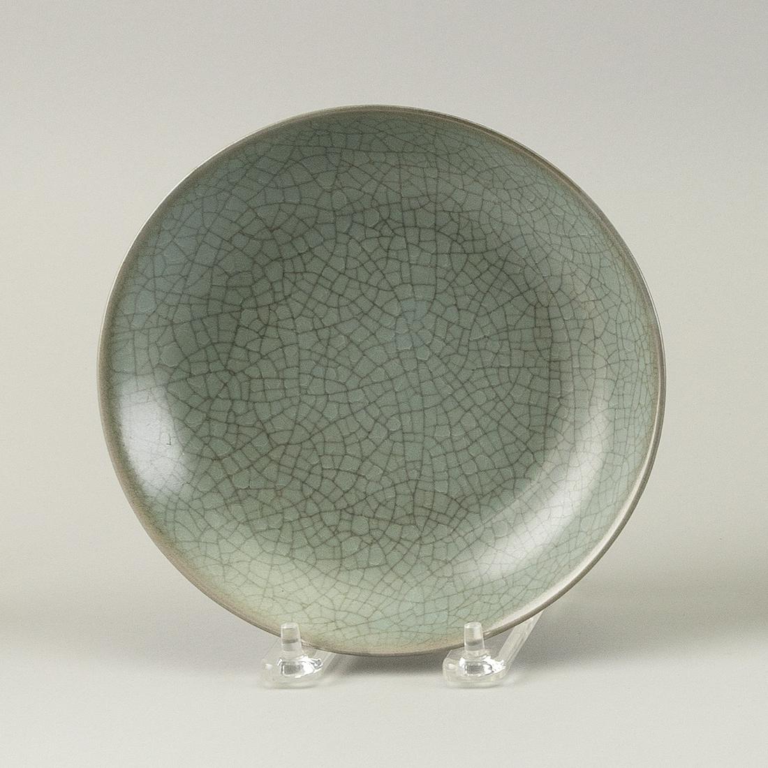 CHINESE GUAN WARE CELADON PORCELAIN DISH Height 1.25". (1 of 4)
