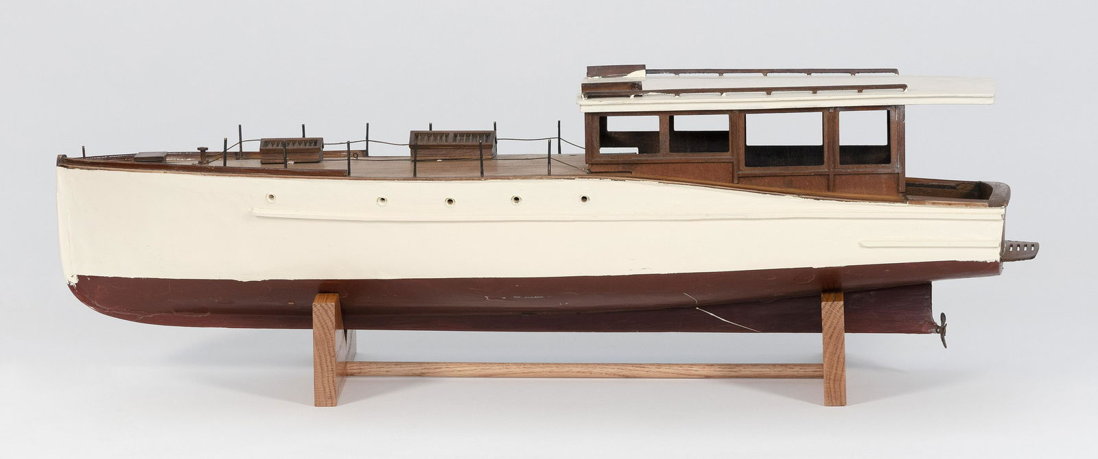 PLANK-ON-FRAME MODEL OF A CABIN CRUISER 20th Century (1 of 2)