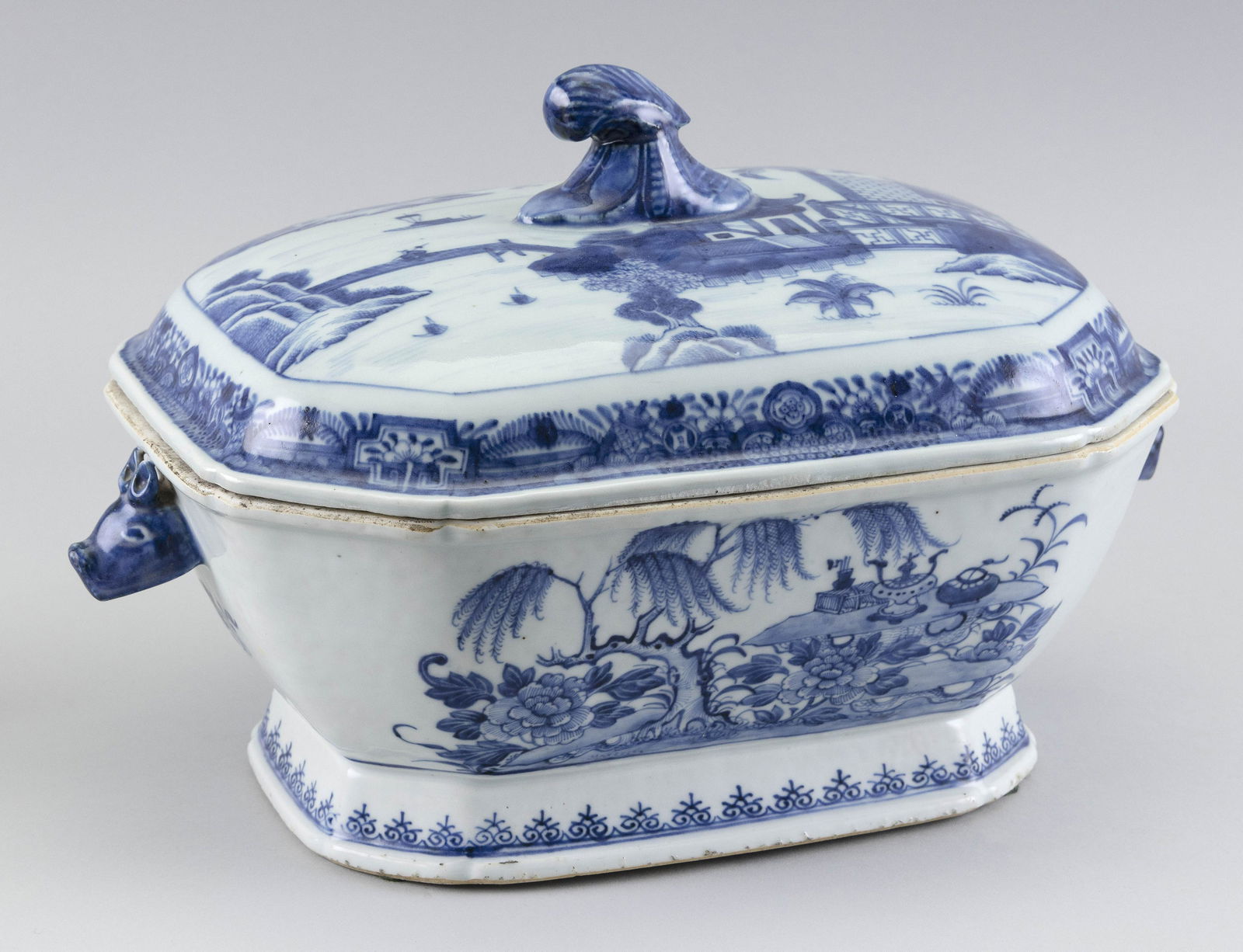 CHINESE EXPORT NANKING PORCELAIN COVERED SOUP TUREEN (1 of 3)