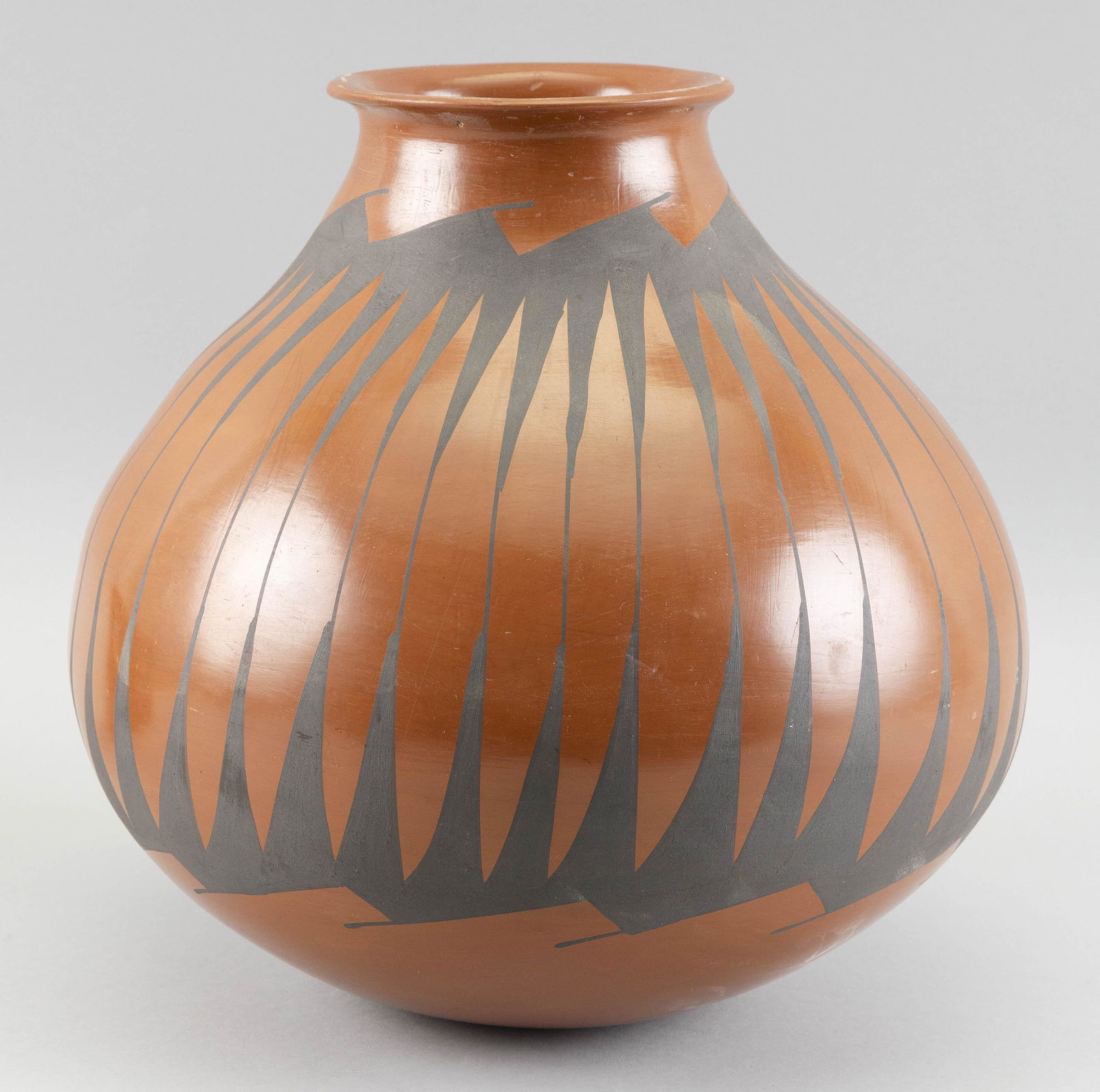 SOUTHWEST INDIAN PUEBLO POTTERY VASE   20th Century (1 of 2)